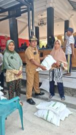 Penyaluran Bantuan Sosial Cadangan Pangan Pemerintah di Kalurahan Kemejing